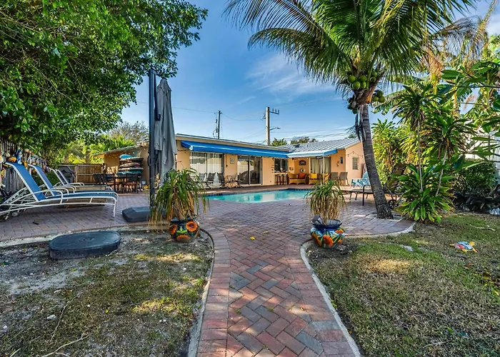 Purely Pompano, Pool, Water Front, Paddleboard, Beach, 5 Bedroom 3 Bath
