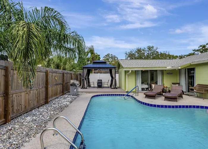 3Br Oasis Sleeps 10 Heated Pool Ping Pong!