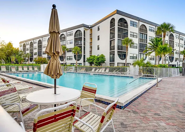 Waterfront Marco Island Condo Near Tigertail Beach