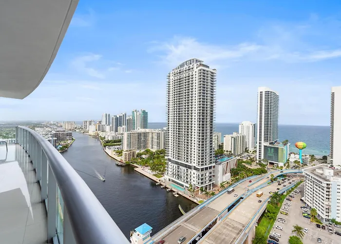 Spacious Luxury Apartment At Beachwalk Resort With Ocean Views And Private Foyer