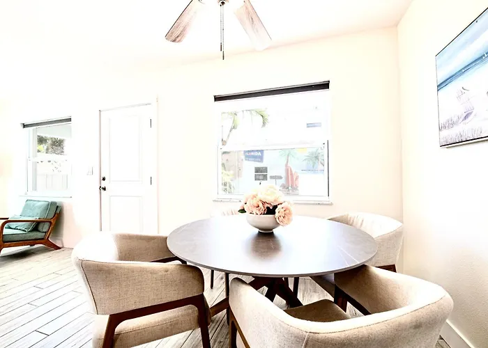 2Bd 1Ba Sunset 2 3Mins To Beach!