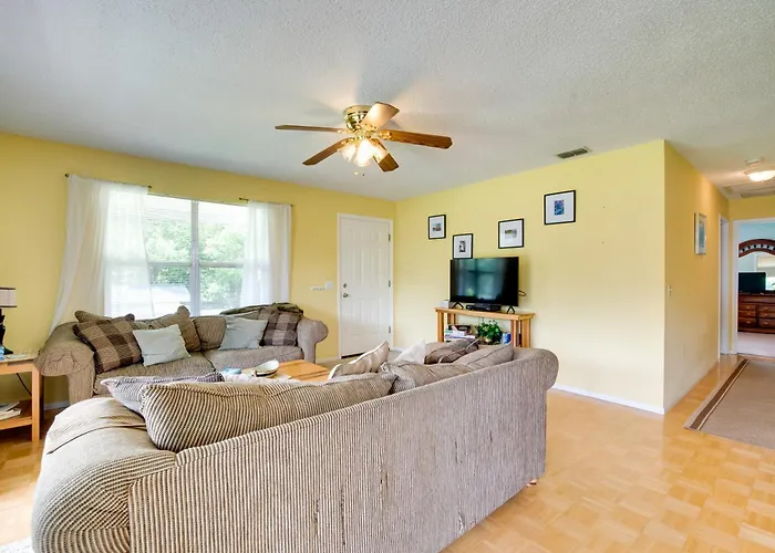 Docks + Balcony: Peaceful River Abode In Dunnellon