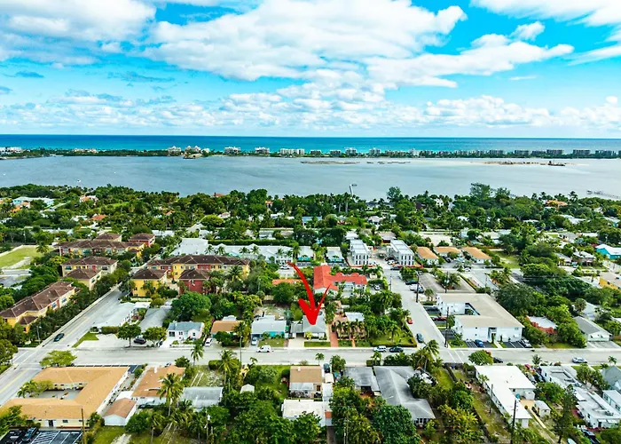 Coastal Serene Courtyard, Lush Garden, Bbq & Bar Cart- 1 Dollar Rides To Beach- By Maven Vacation Rentals