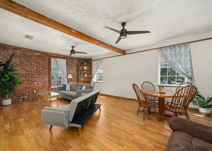 Circle Overlook-Downtown Apartment Stay