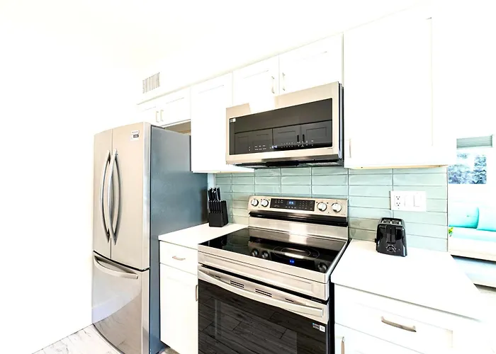 2Bd 1Ba Sunset 2 3Mins To Beach!