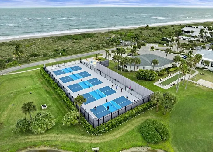 Chic Ocean Getaway - Walk To Beach, Pool & Hot Tub