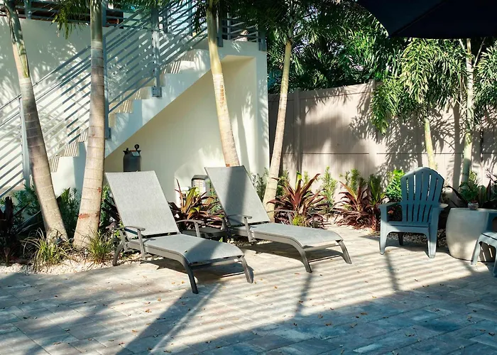 Charming Studio W Pool One Mile To Beach Pets Welcome