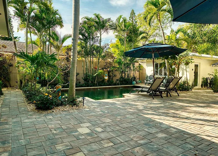 Charming Studio W Pool One Mile To Beach Pets Welcome