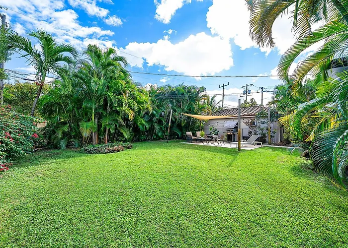 Coastal Serene Courtyard, Lush Garden, Bbq & Bar Cart- 1 Dollar Rides To Beach- By Maven Vacation Rentals