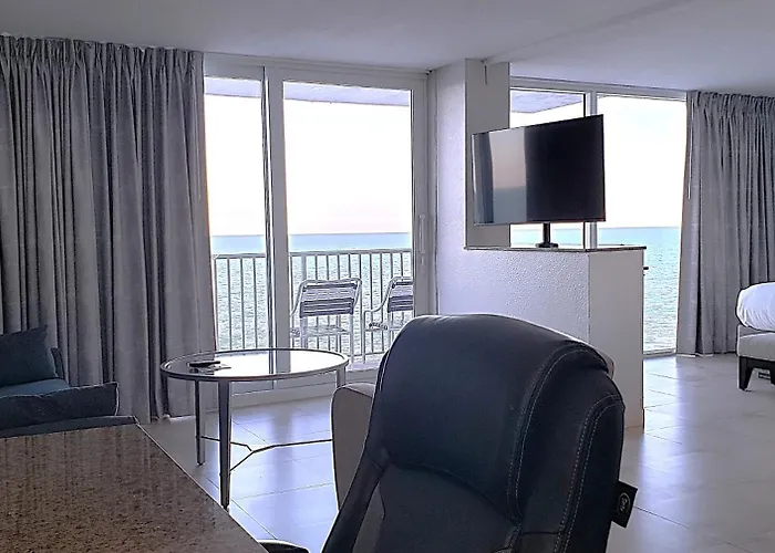 Radisson Suite Hotel Oceanfront