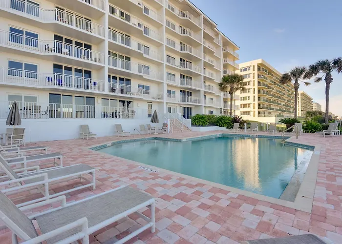 Beachfront Condo W/ Pool Access In Ponce Inlet