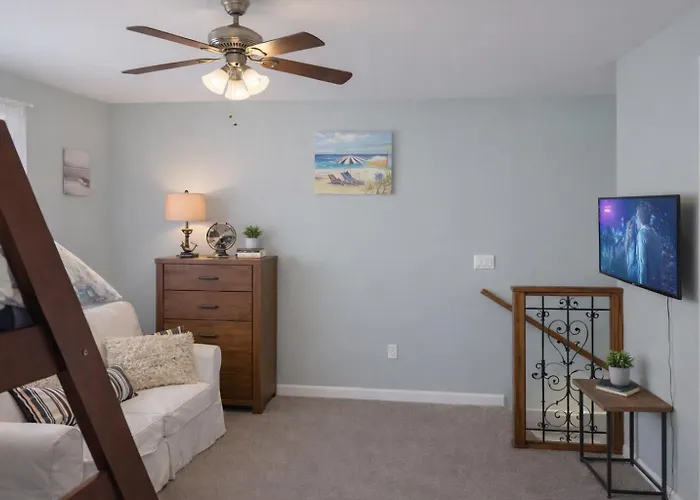 Vacation House, 2 Miles To Beach, Smart Tvs, Grill