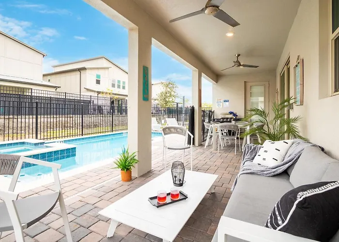 475 Strand Dr