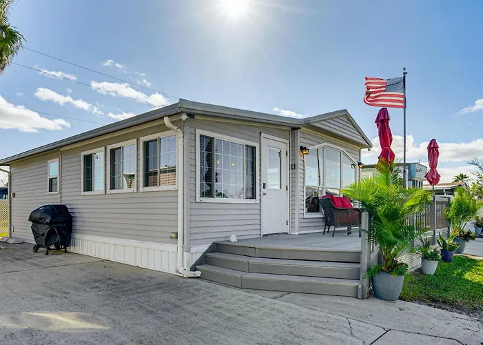 Deck & Resort Perks: Home 3 Mi To Fort Myers Beach