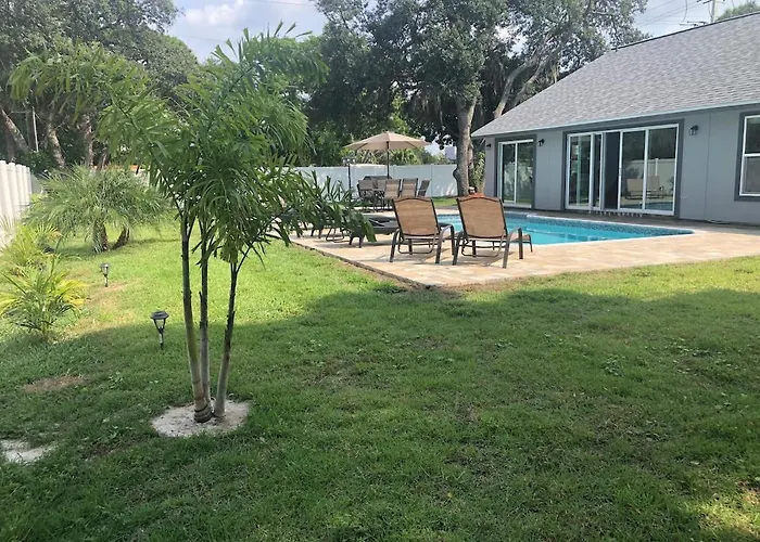 Beautiful Pool Home Minutes From Anna Maria Island