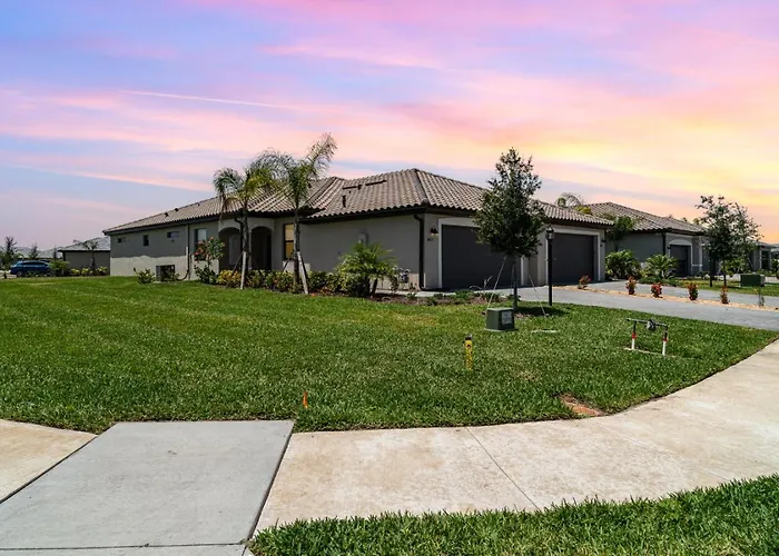 Welcome To Your Dream Condo In Lorraine Lakes Lakewood Ranch