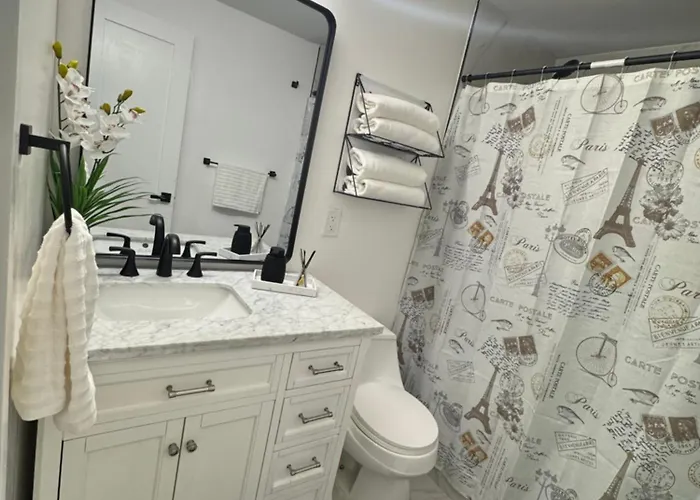 Private Studio With Patio-King Bed, Near Beach & Casinos