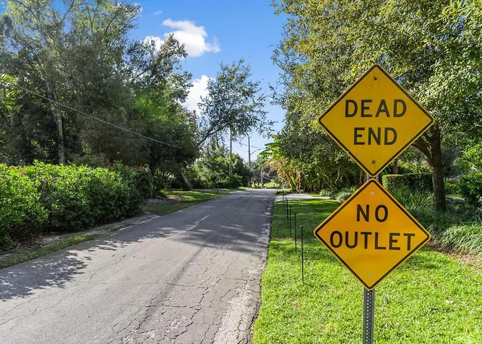 Langoon Lodge 4-Br 3-Ba In Historic Mount Dora