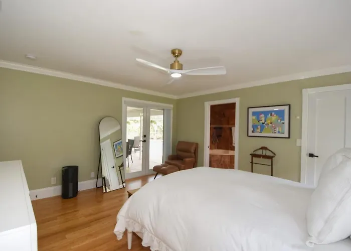 Coral Springs Retreat, Enclosed Pool & Free Parking