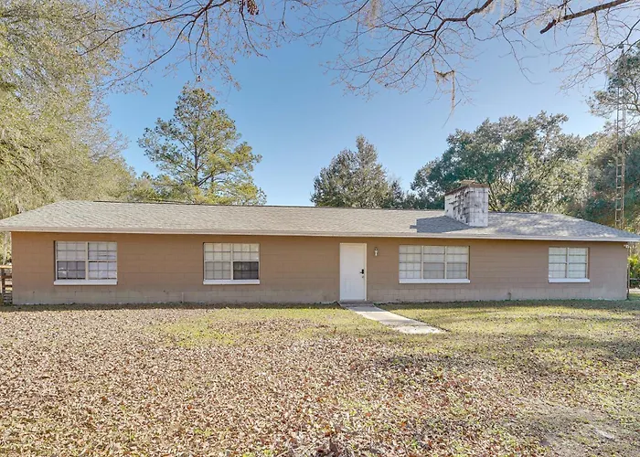 Hike & Fish! Wooded Family Getaway In Interlachen