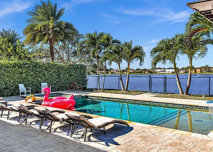 Serene Lakeview Home W/ Pool, Spa & Outdoor Bbq
