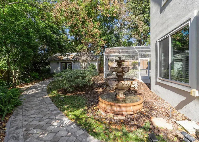 Langoon Lodge 4-Br 3-Ba In Historic Mount Dora