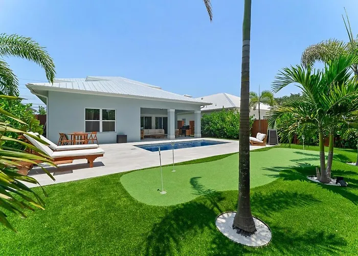 Peacock Palace Brand New Heated And Chilled Pool Golf Gym