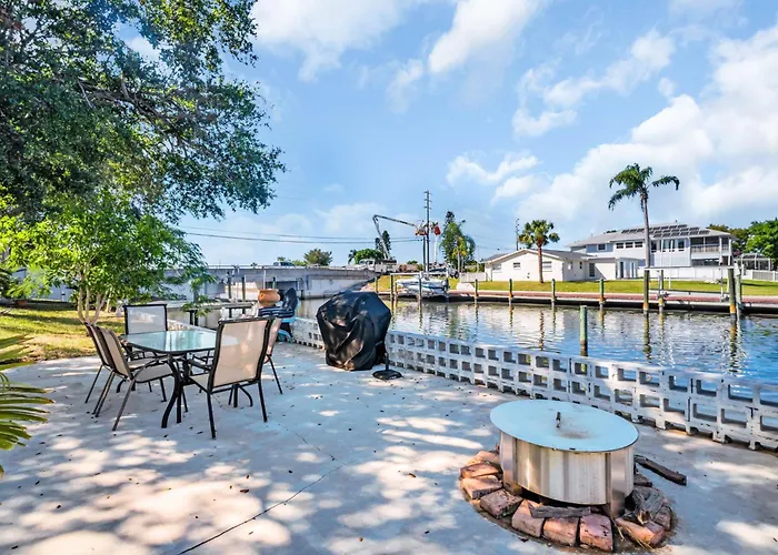 Waterfront Fishing Pier - The Pier Cottage