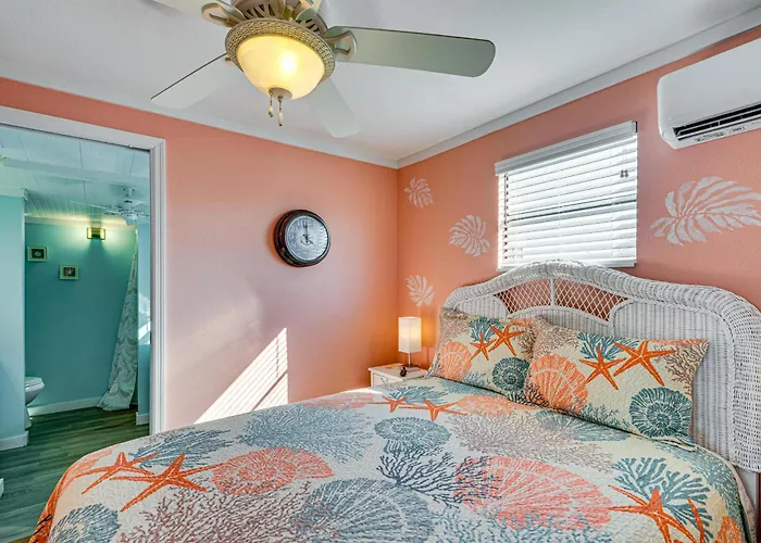 Deck & Resort Perks: Home 3 Mi To Fort Myers Beach