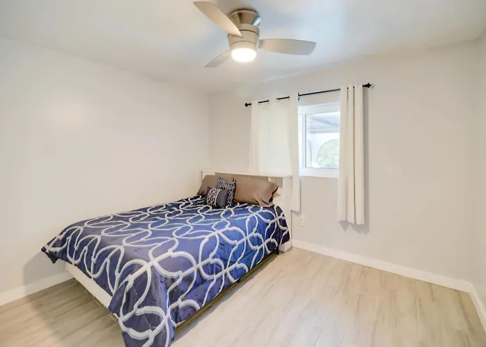 Heated Pool & Beachfront Villa With Soundproofed Doors In Heart Capecoral