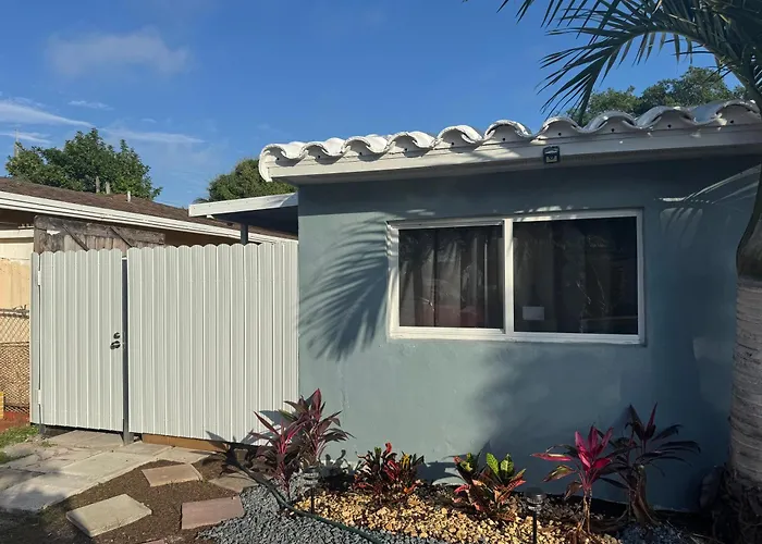 Private Studio With Patio-King Bed, Near Beach & Casinos