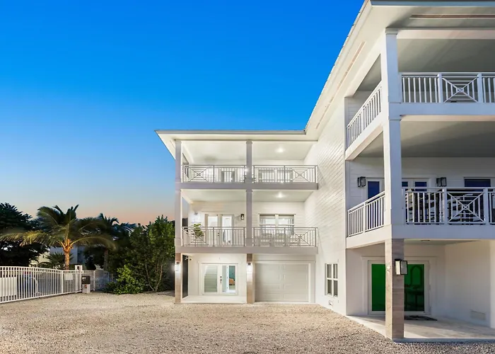 Ocean Views With Secret Speakeasy Bbq Patio Dock Pool 3Br With Private Bathrooms