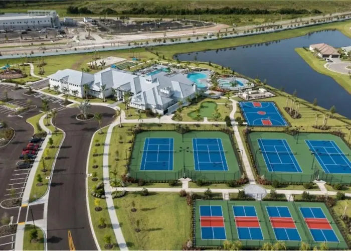 Welcome To Your Dream Condo In Lorraine Lakes Lakewood Ranch