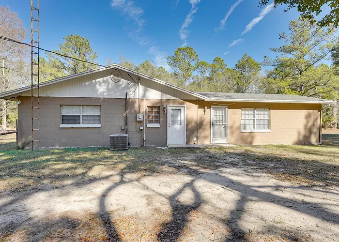 Hike & Fish! Wooded Family Getaway In Interlachen
