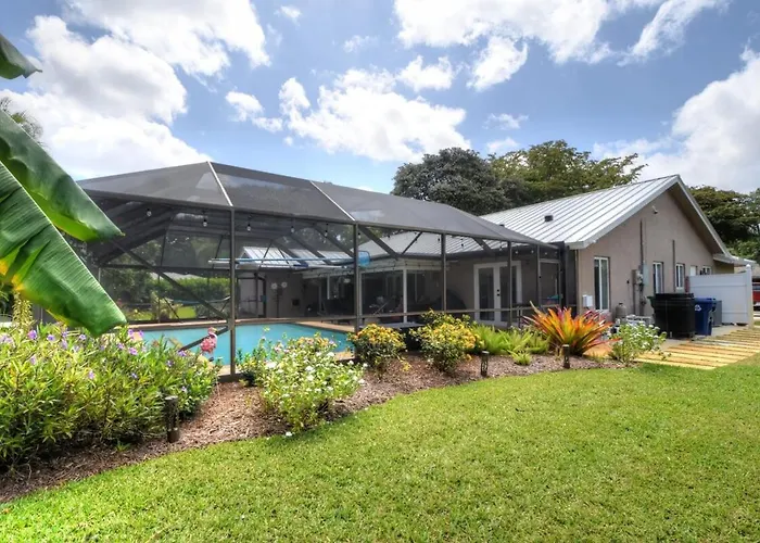 Coral Springs Retreat, Enclosed Pool & Free Parking