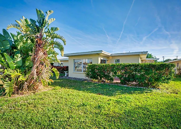 Coral Way Getaway, 3Br Home Walk To Beach
