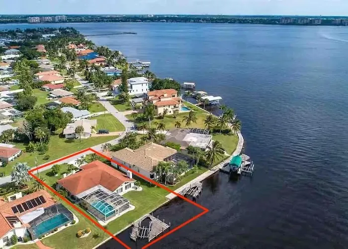 Riverview At Dolphin Drive With Stunning Sunsets And A Short Walk To The Beach