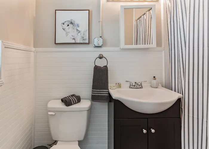 Comfortable Beach Front Apartment In Singer Island