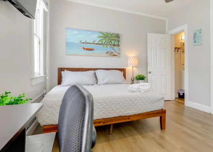 1 Mi To Lake Worth Beach: Studio W/ Shared Patio