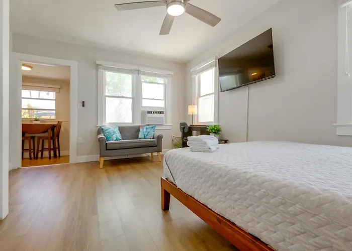 1 Mi To Lake Worth Beach: Studio W/ Shared Patio