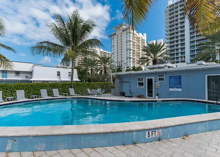 Comfortable Beach Front Apartment In Singer Island