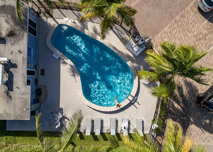 Comfortable Beach Front Apartment In Singer Island