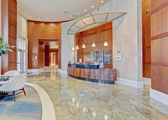 2B Beachfront Condo! Pool! Games! 15 Mins To Pbi!