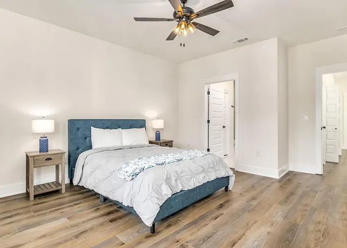 Downtown Sea Escape III