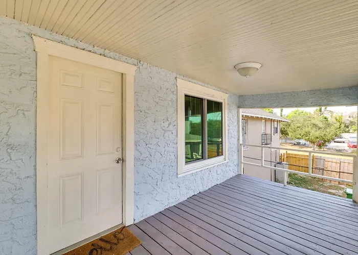 Walk To Winter Haven Hospital: Convenient Apt