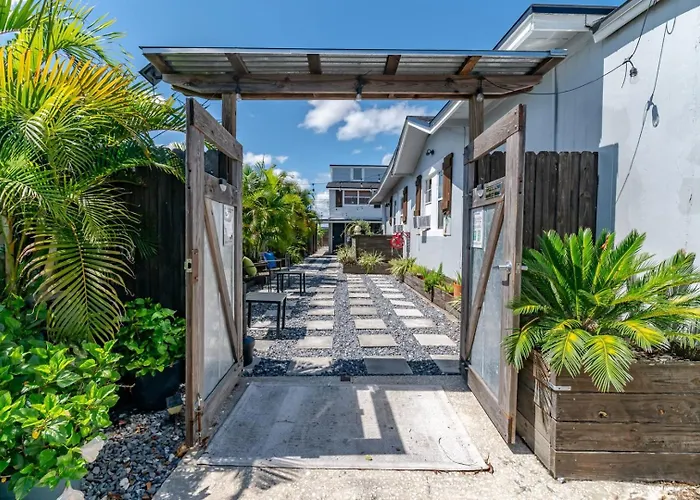 Cozy 1Br • Courtyard + Shared Deck