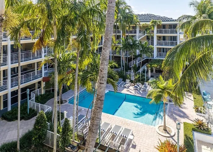 Luxury Waterfront Boca With Pool, Hot Tub And Boat Views