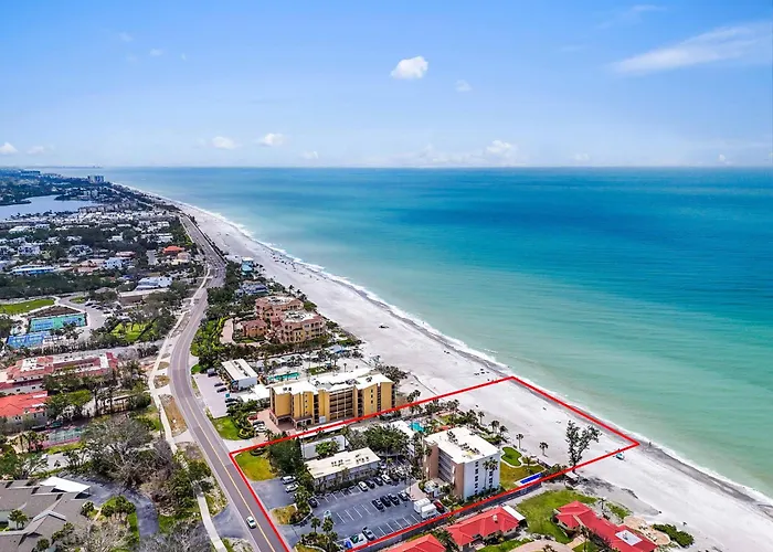 Step From The Beach.Renovated Ground Floor Unit 63