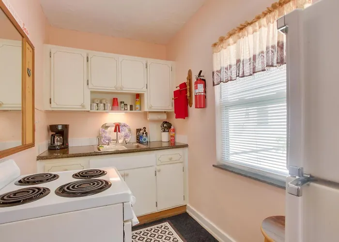 < 3 Mi To Golf & Swim: Cozy Oasis In Lake Worth!