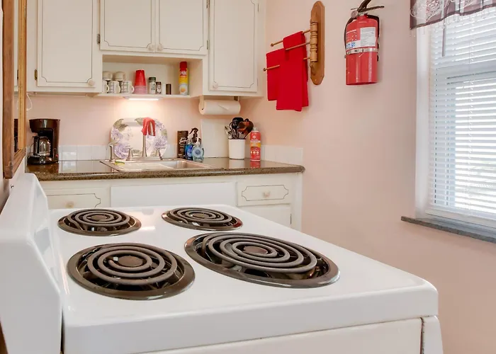 < 3 Mi To Golf & Swim: Cozy Oasis In Lake Worth!